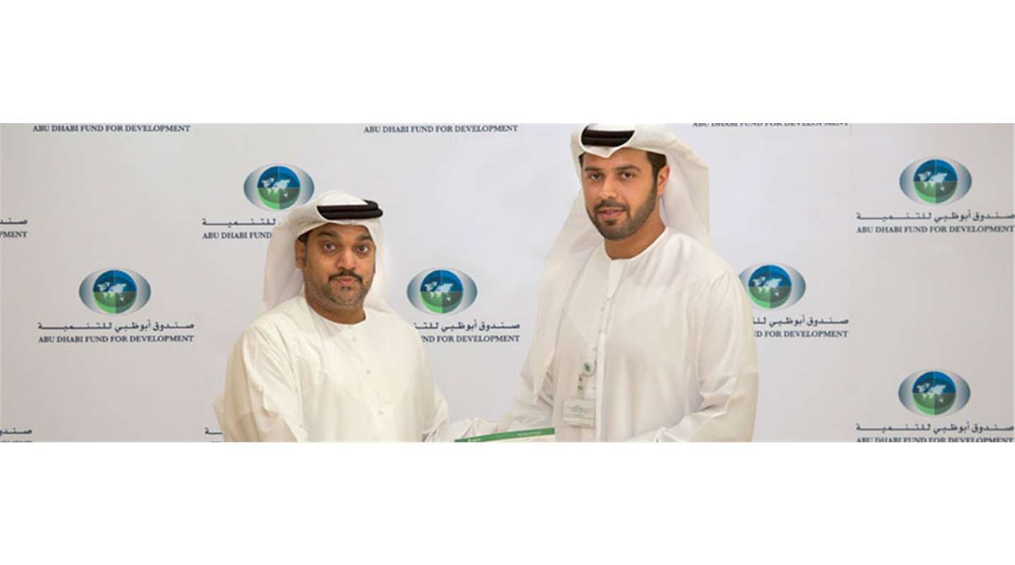  صندوق أبوظبي للتنمية يوفر أجهزة الحاسب الآلي لشباب وشابات الدار الملتحقين بالجامعات والكليات