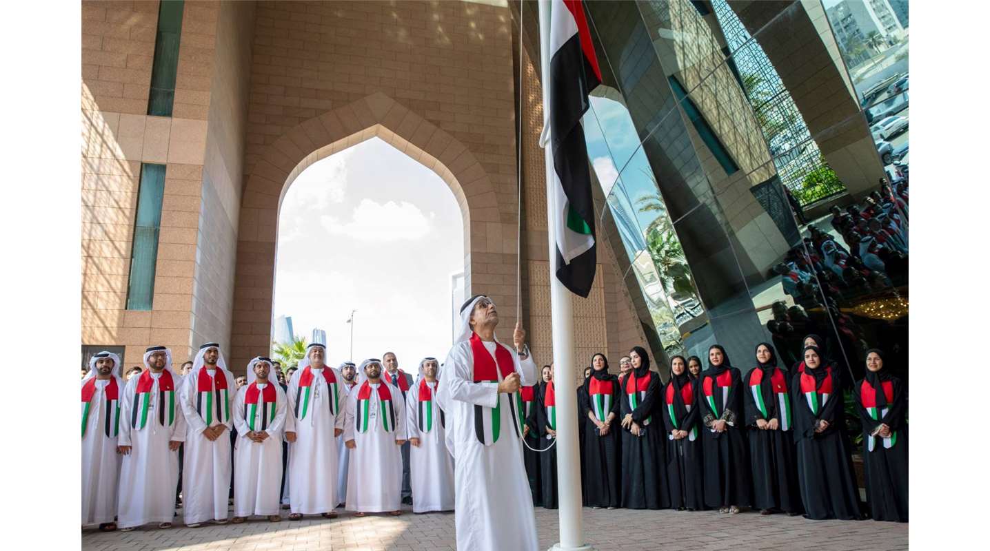 السويدي: يوم العلم يُجسّد وحدة الوطن وراية العز والريادة